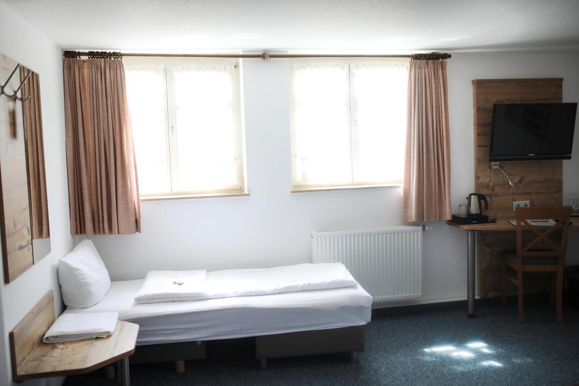 Gasthaus Hotel Zum Kreuz 斯特滕阿卡顿玛 外观 照片