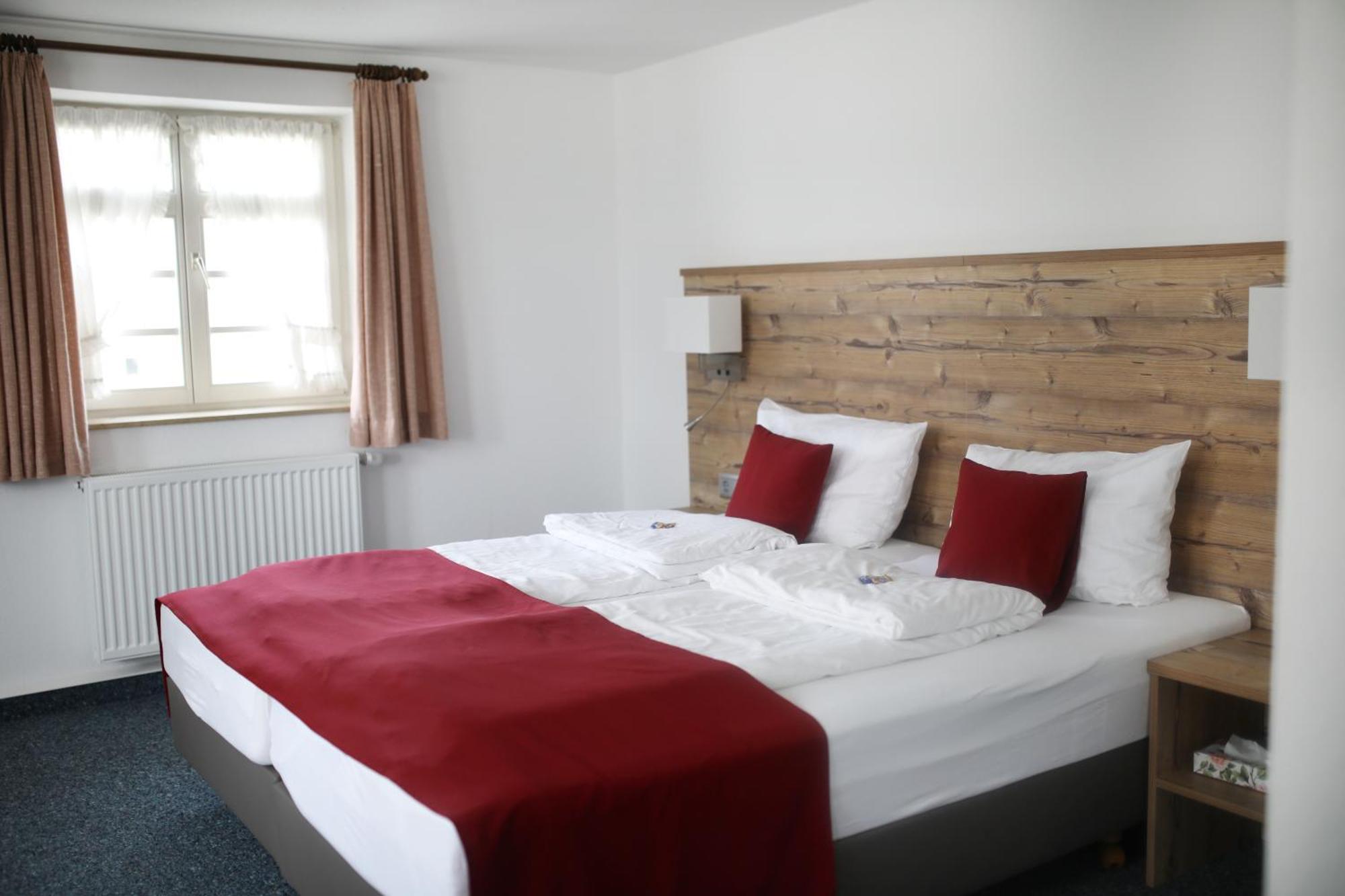 Gasthaus Hotel Zum Kreuz 斯特滕阿卡顿玛 外观 照片