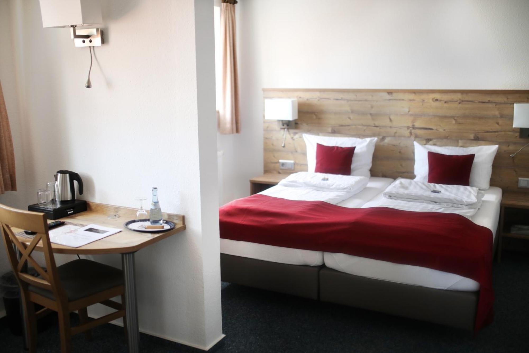 Gasthaus Hotel Zum Kreuz 斯特滕阿卡顿玛 外观 照片