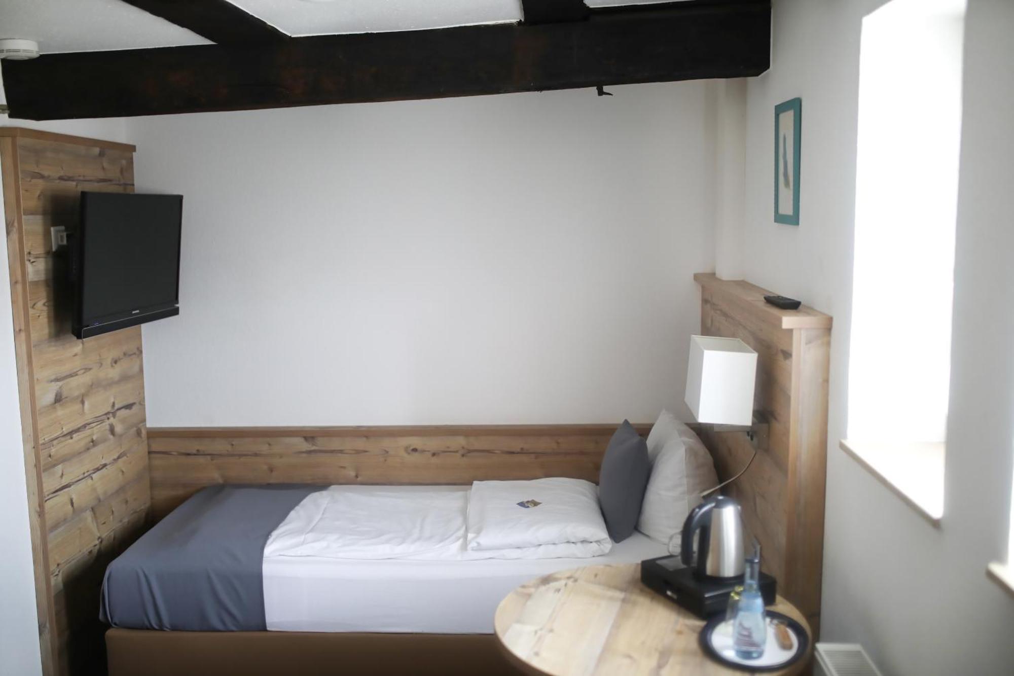 Gasthaus Hotel Zum Kreuz 斯特滕阿卡顿玛 外观 照片