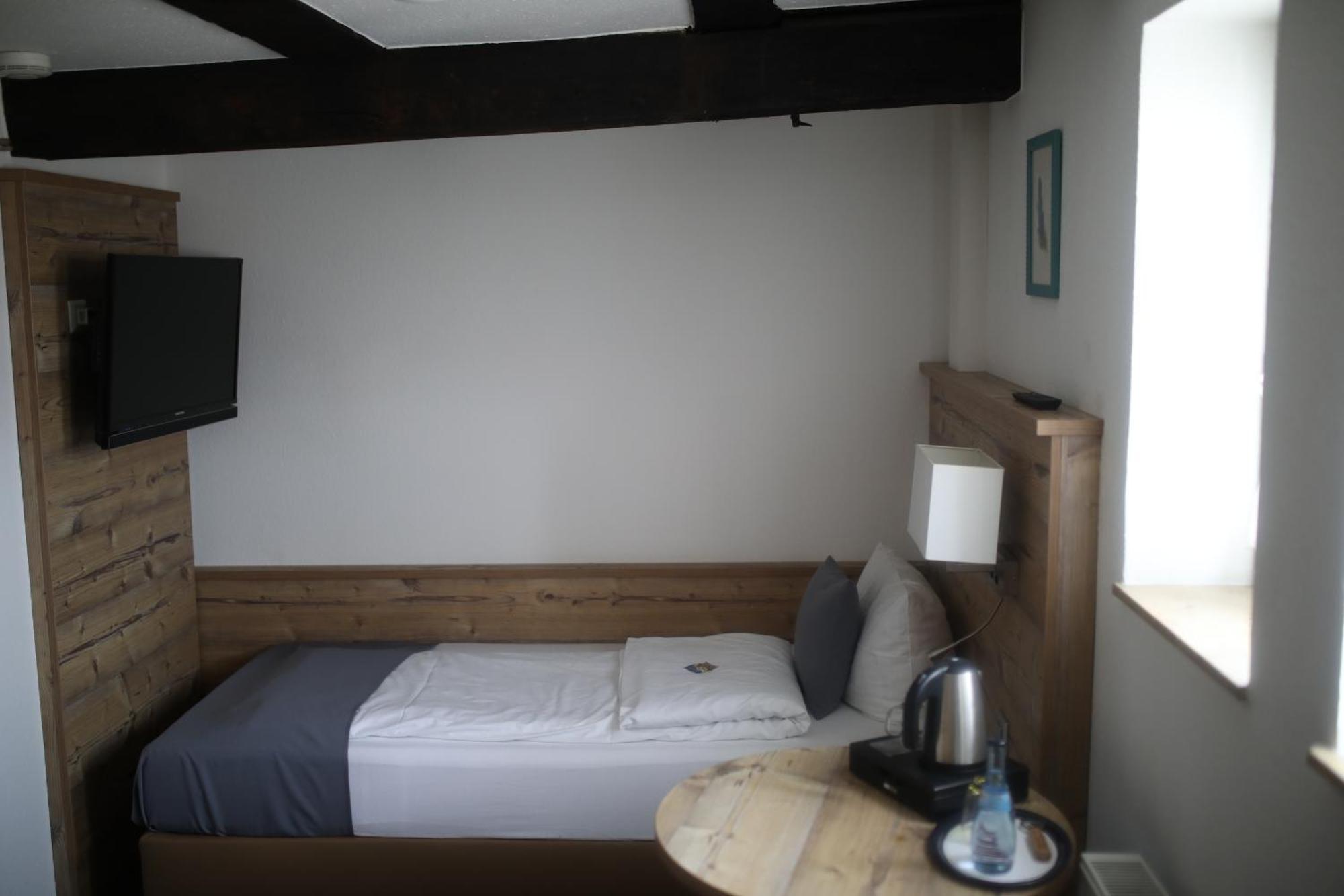 Gasthaus Hotel Zum Kreuz 斯特滕阿卡顿玛 外观 照片