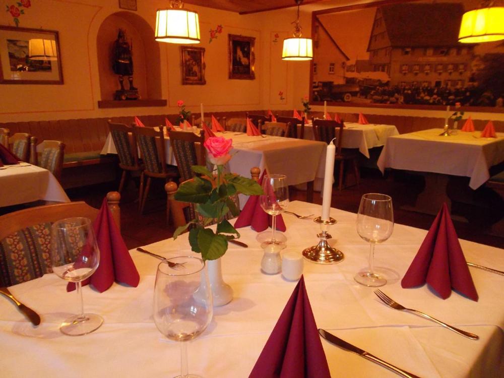 Gasthaus Hotel Zum Kreuz 斯特滕阿卡顿玛 外观 照片